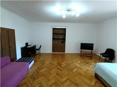 Vand apartament in imobil istoric/ Ultracentral/Piata Unirii