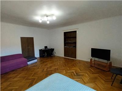 Vand apartament in imobil istoric/ Ultracentral/Piata Unirii