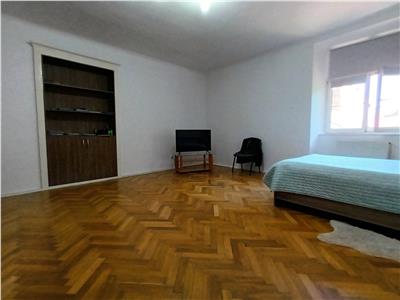 Vand apartament in imobil istoric/ Ultracentral/Piata Unirii